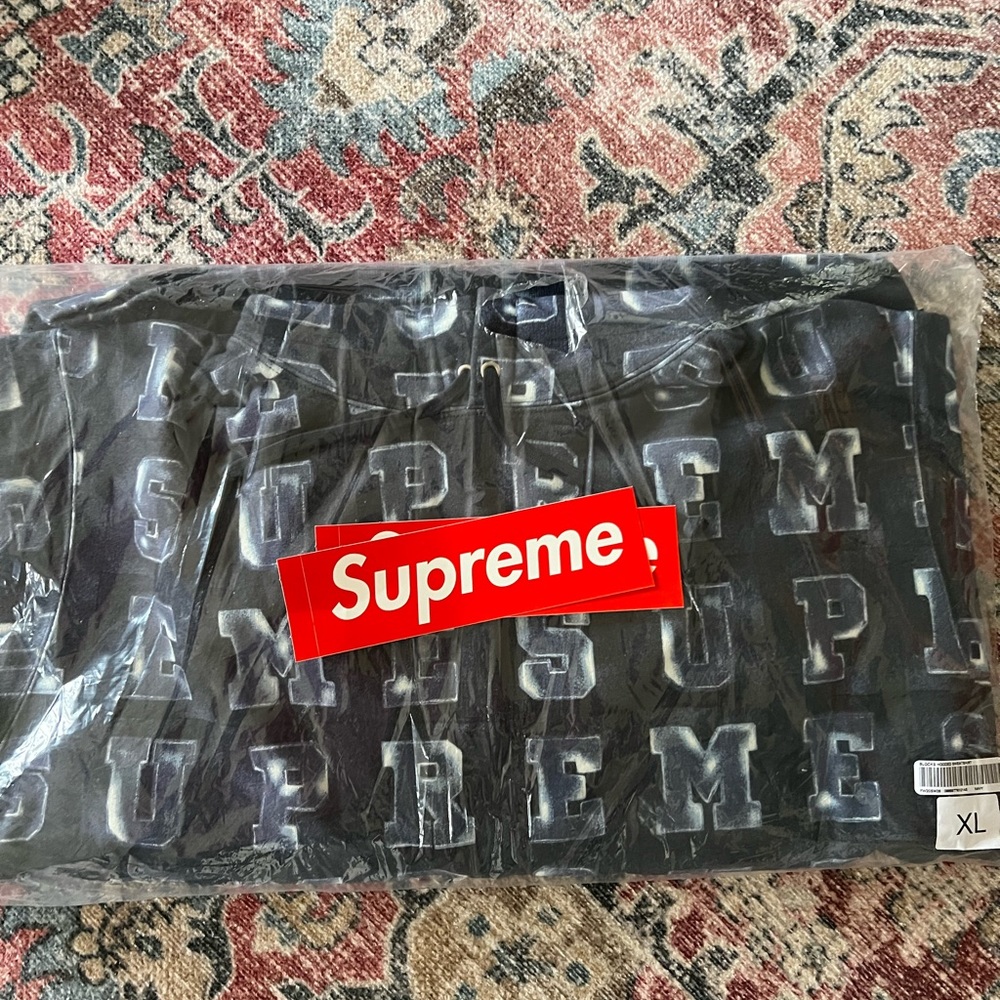 Supreme hoodie